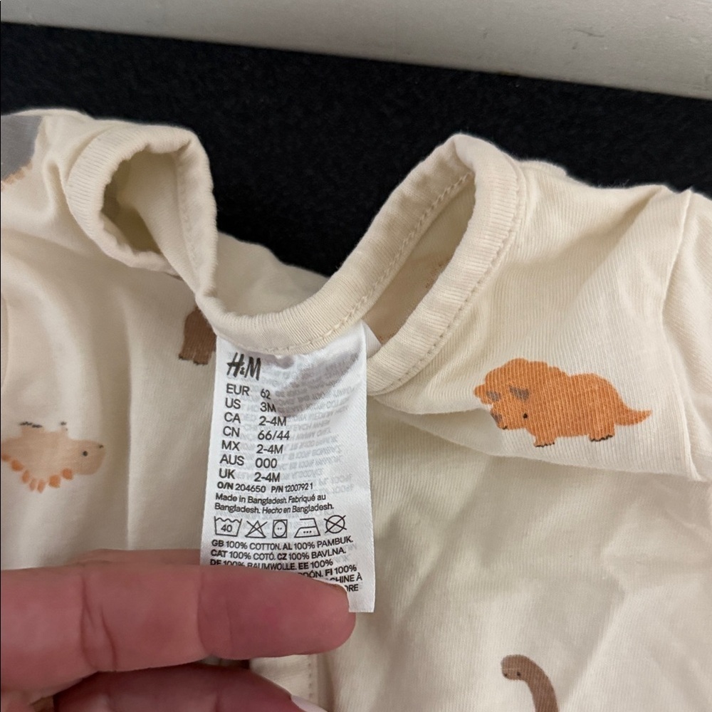 H&M Cream Dinosaur Print Kids Footie - Picture 2 of 2